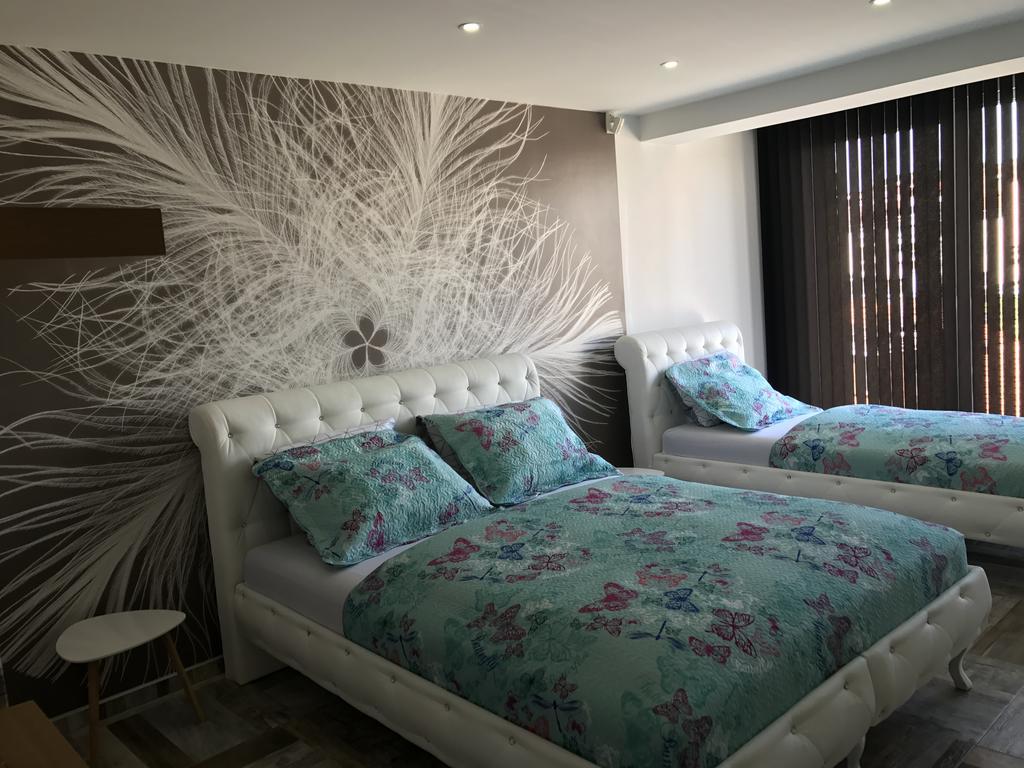 Apartment Ajla Tuzla Bagian luar foto