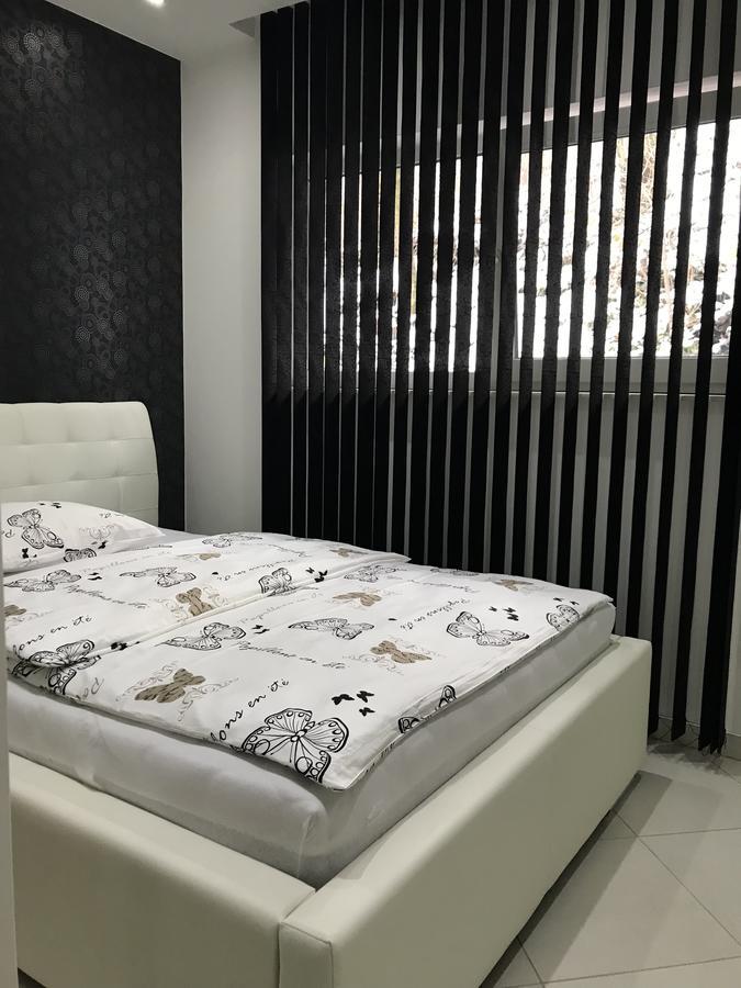 Apartment Ajla Tuzla Bagian luar foto