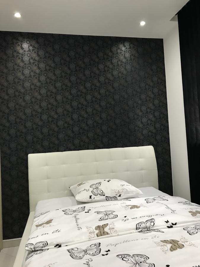 Apartment Ajla Tuzla Bagian luar foto