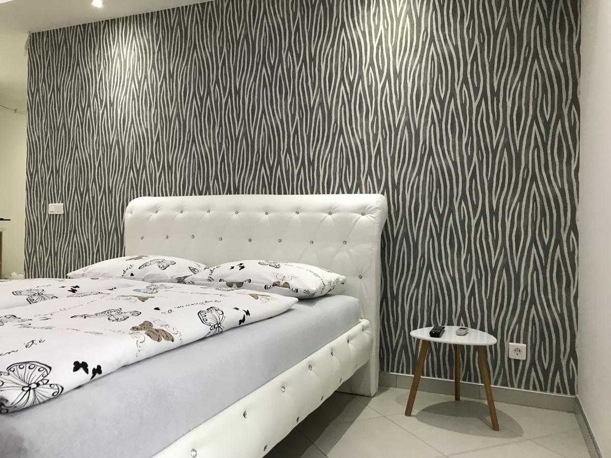 Apartment Ajla Tuzla Bagian luar foto