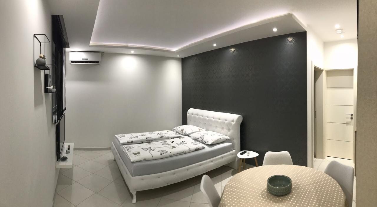 Apartment Ajla Tuzla Bagian luar foto